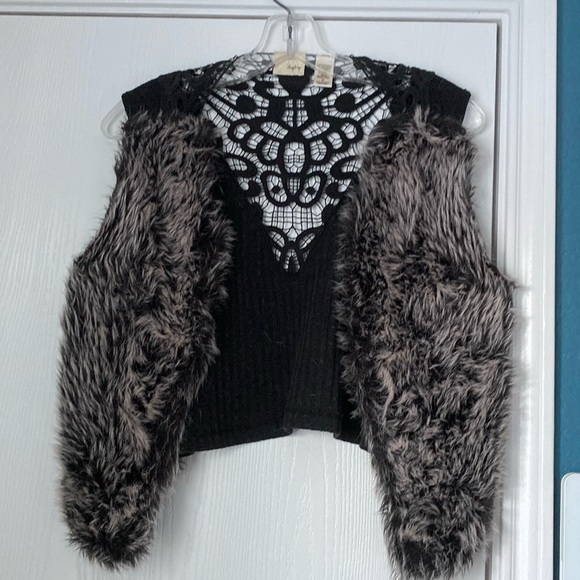 Daytrip black and gray faux fur vest size Medium - Picture 1 of 5